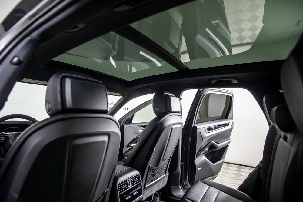 Used 2025 Porsche Cayenne image 21