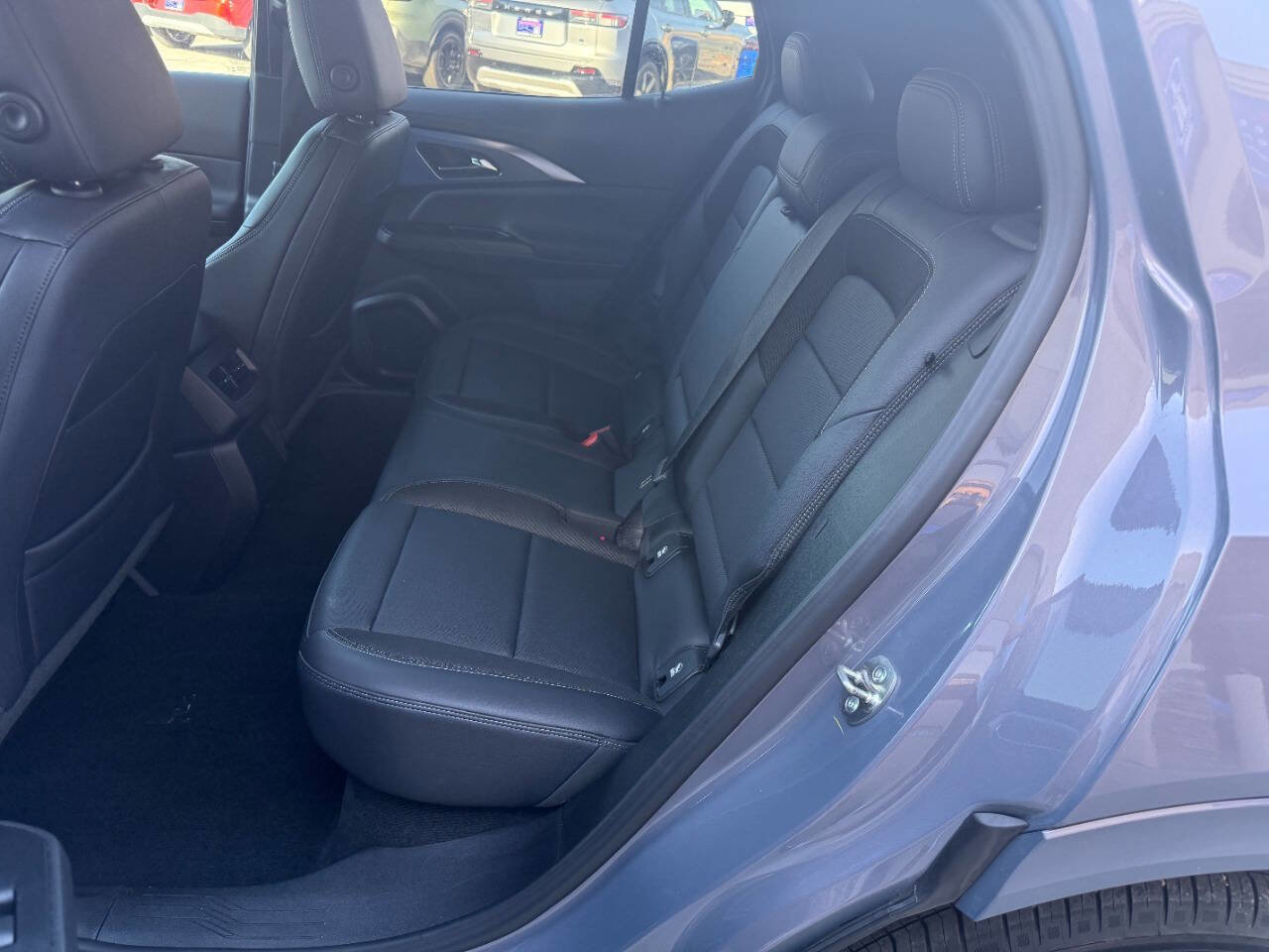 Used 2025 Chevrolet Equinox EV LT AWD/4WD image 4