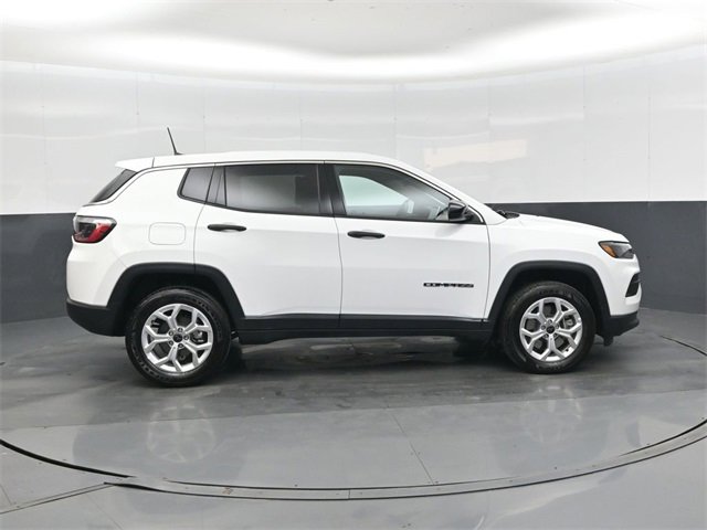 Used 2025 Jeep Compass Sport image 2