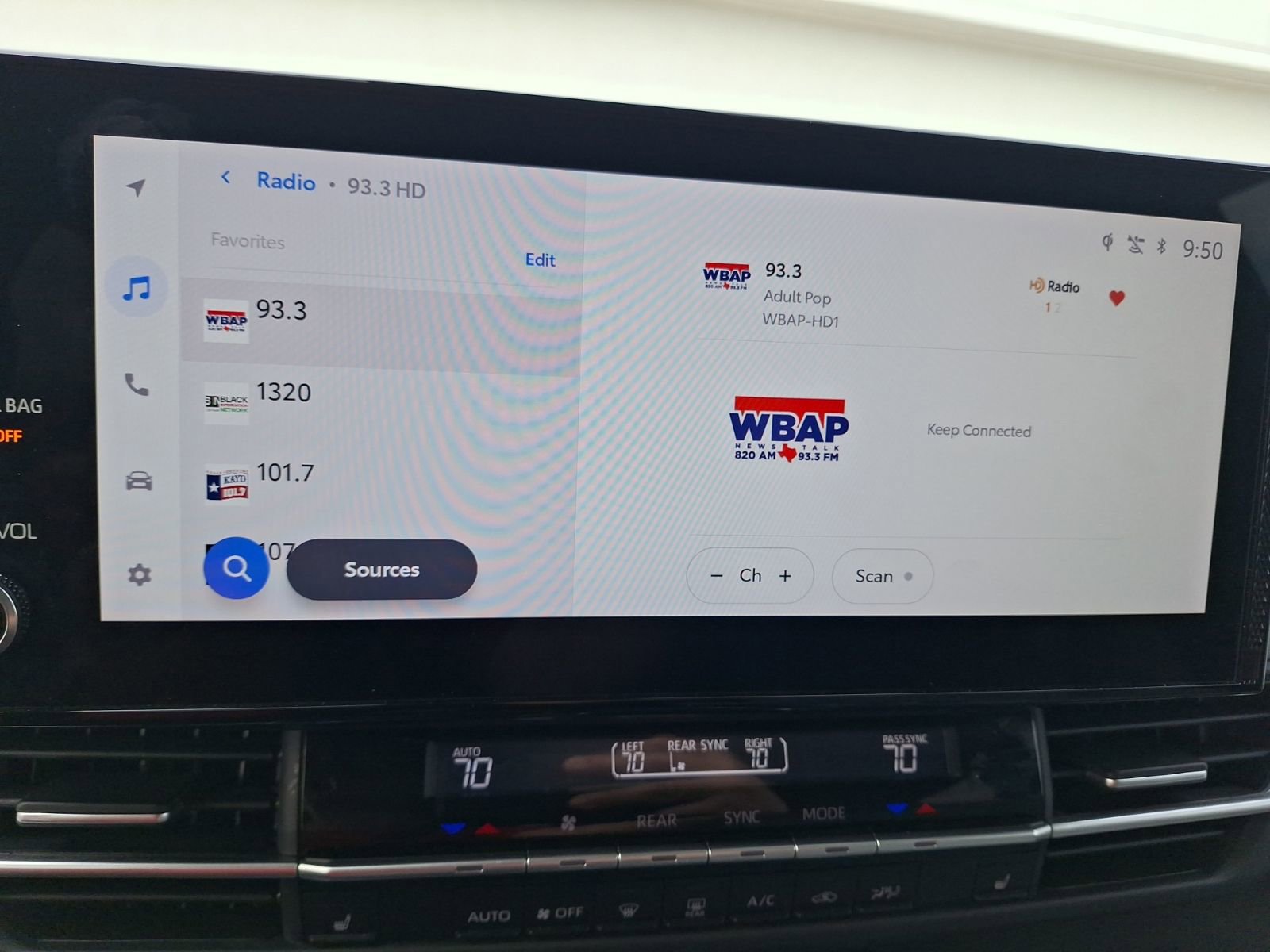 Used 2025 Toyota Sienna XLE image 25