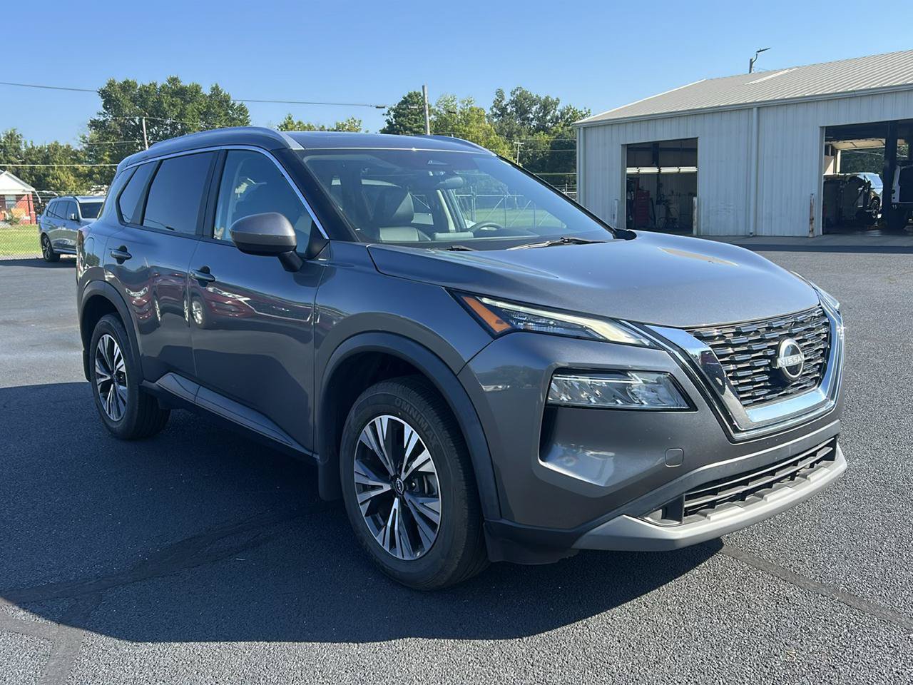 Used 2023 Nissan Rogue SV w/ SV Premium B Package FWD image 3