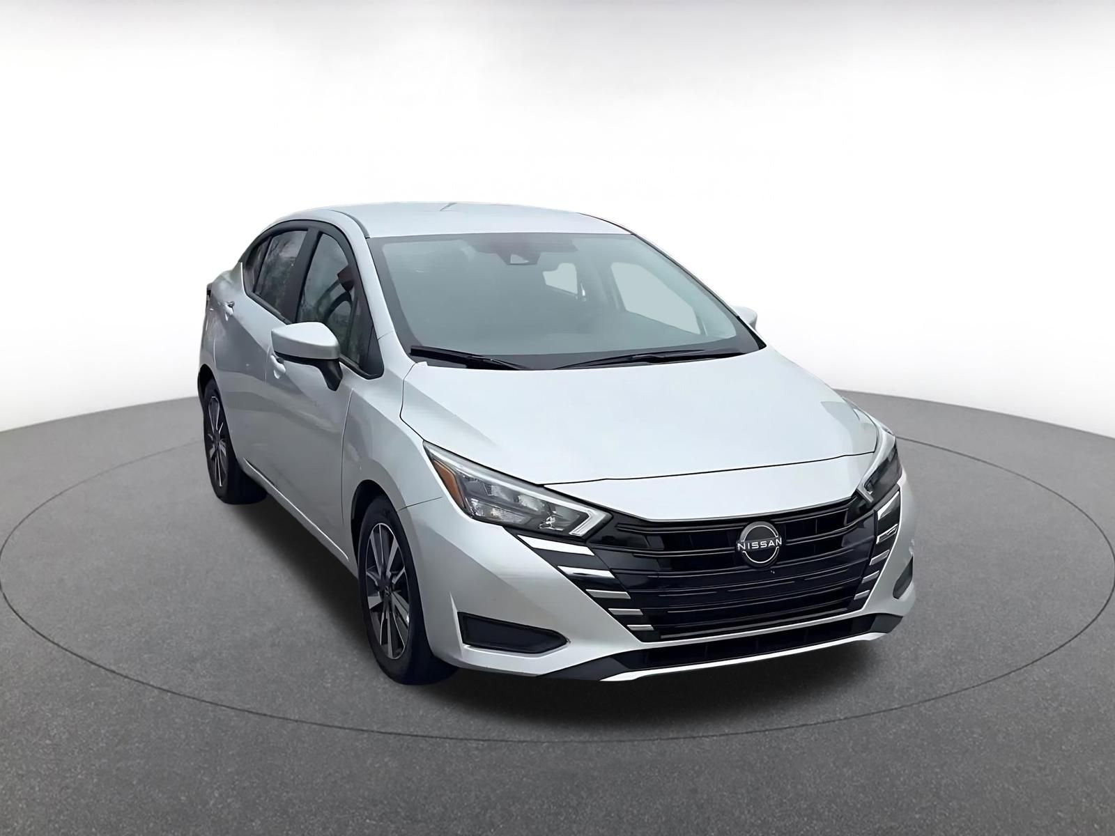 Used 2025 Nissan Versa SV FWD image 3