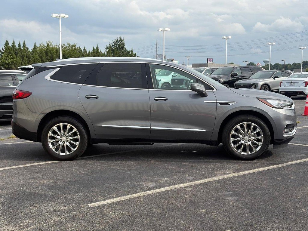 Used 2019 Buick Enclave Premium w/ Experience Buick Package FWD image 4