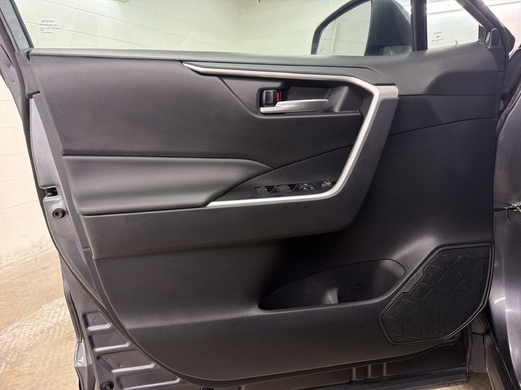 Used 2023 Toyota RAV4 XLE Premium AWD/4WD image 17