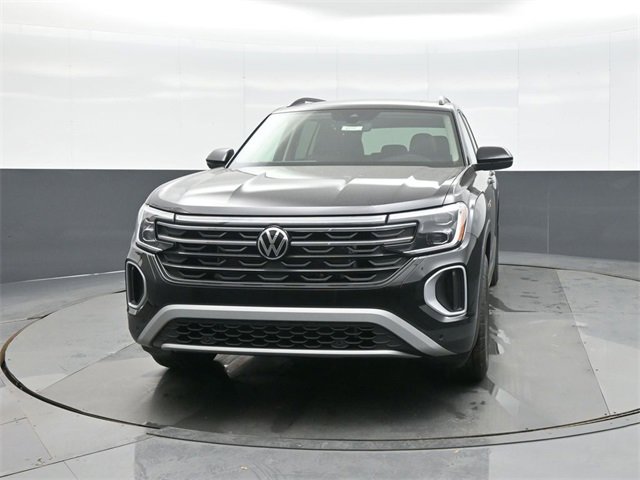 New 2026 Volkswagen Atlas Peak Edition image 2
