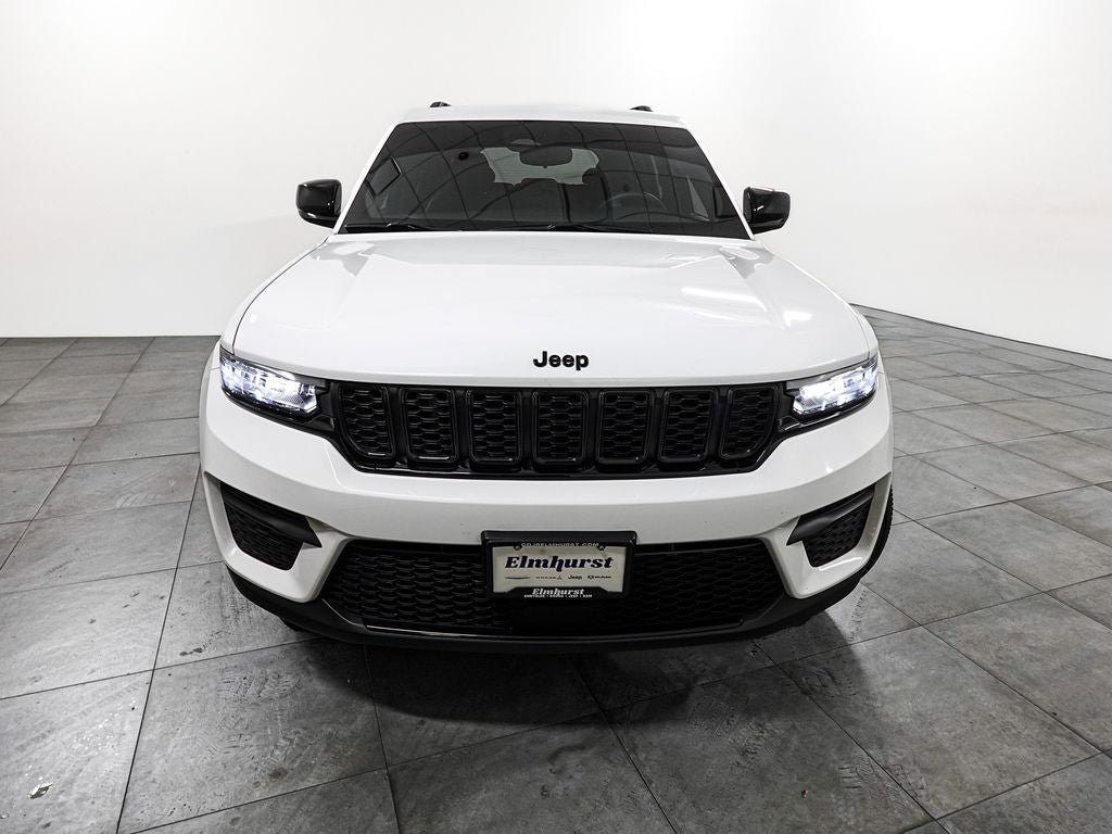 Used 2022 Jeep Grand Cherokee Altitude AWD/4WD image 2