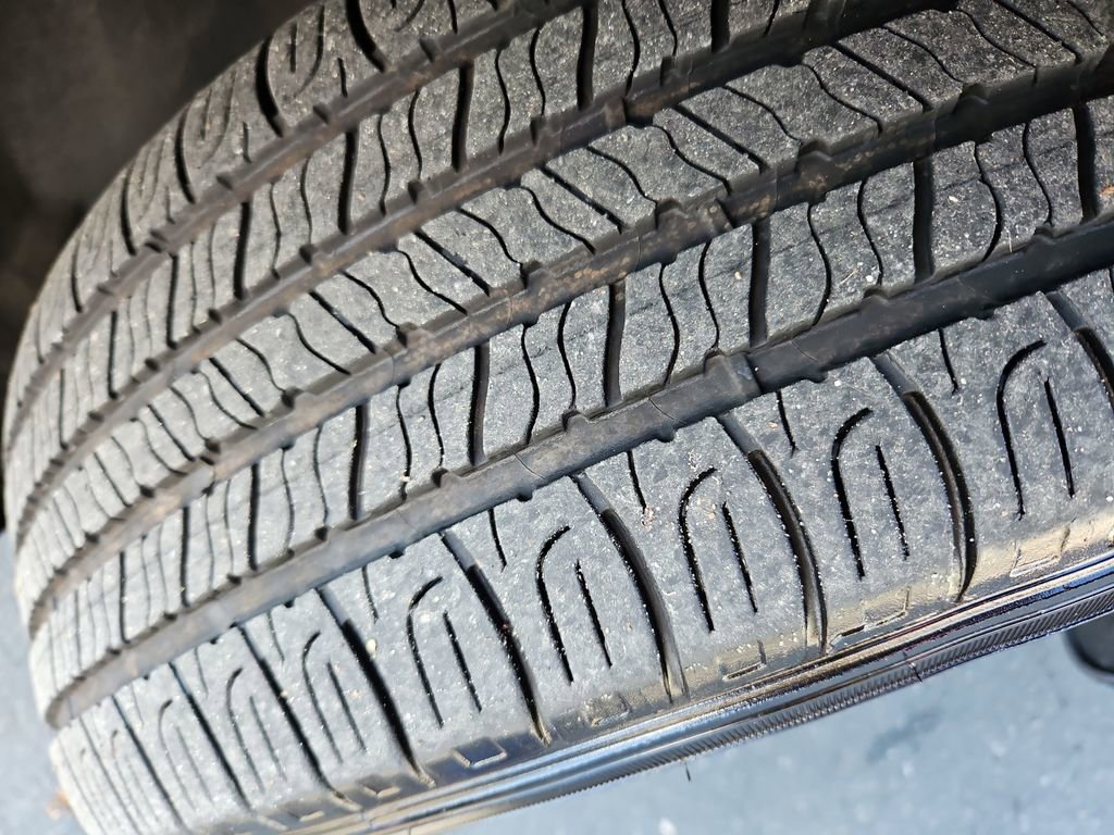 Used 2024 Chrysler Pacifica Touring-L image 35