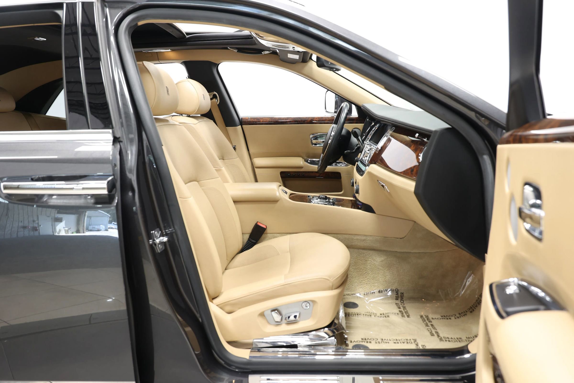 Used 2011 Rolls-Royce Ghost image 97