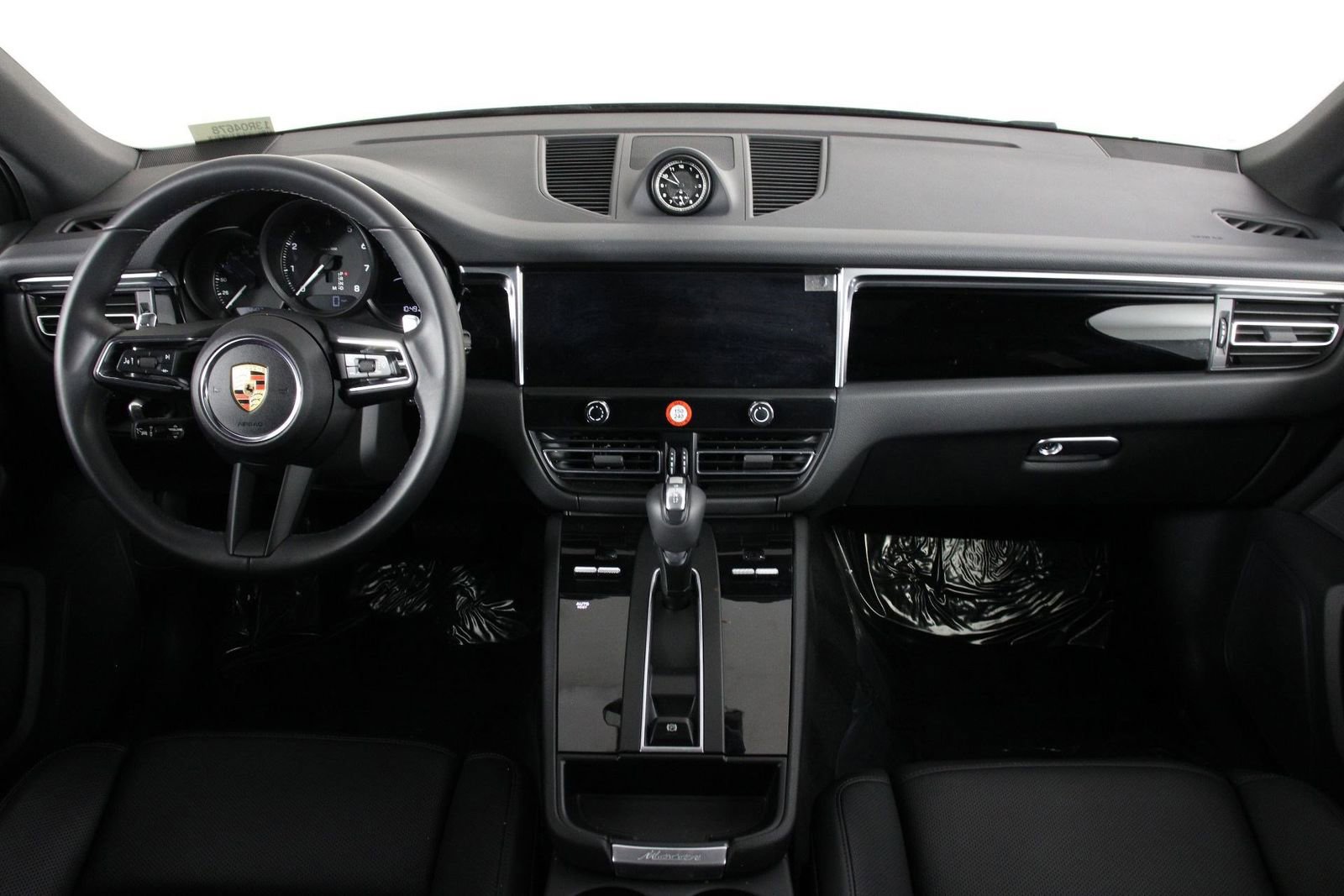 Certified 2025 Porsche Macan image 11