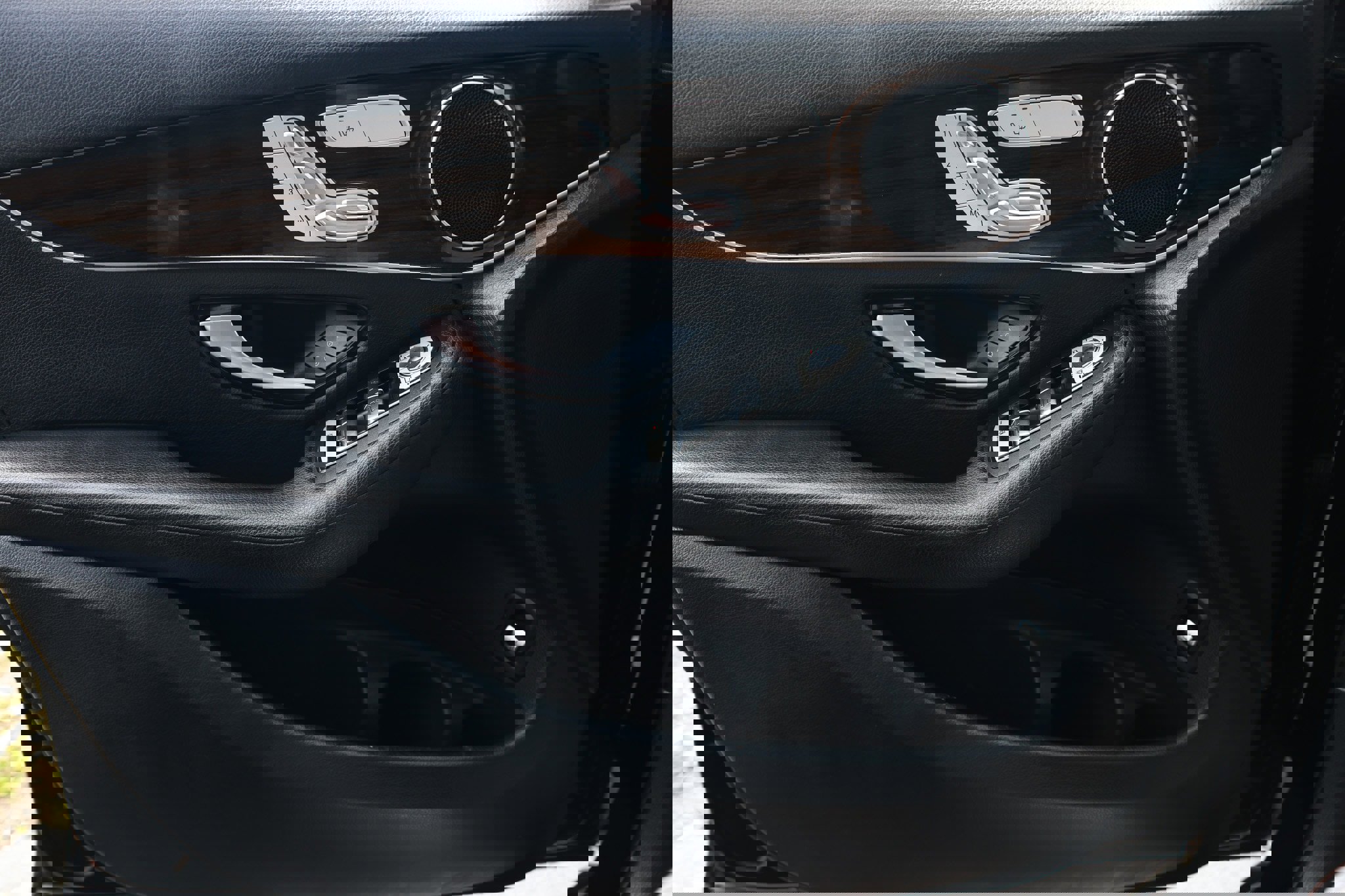 Used 2019 Mercedes-Benz GLC 300 w/ Premium Package image 44