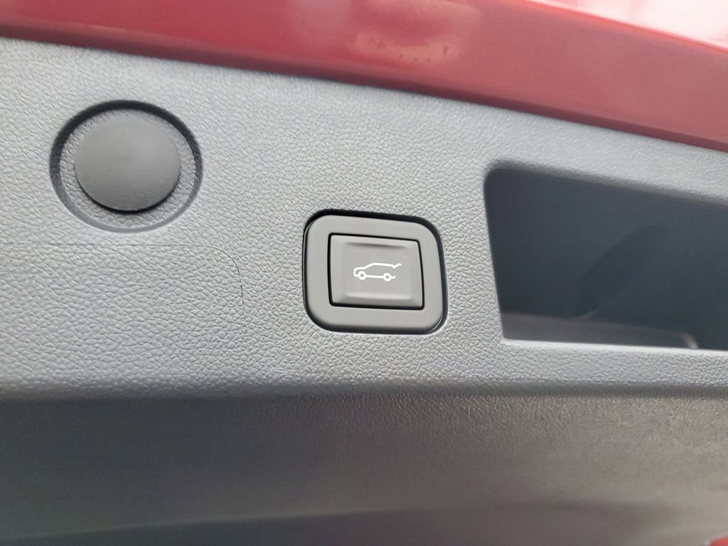 New 2026 GMC Terrain AT4 w/ LPO, Black Badging Package image 9