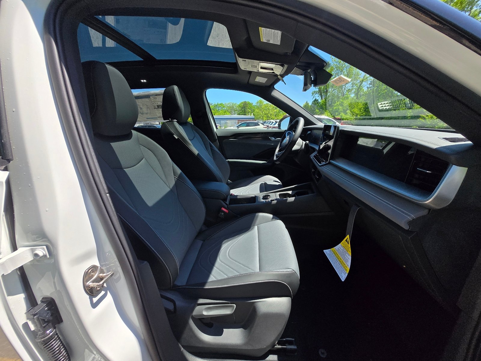 New 2026 Volkswagen Tiguan SE R-Line FWD image 11