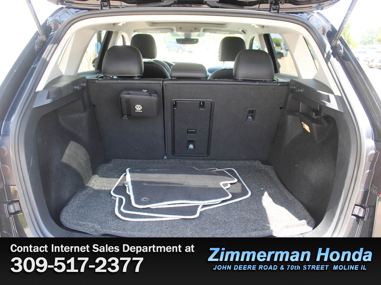 Used 2023 Volkswagen Taos SE w/ Panoramic Sunroof Package AWD/4WD image 6