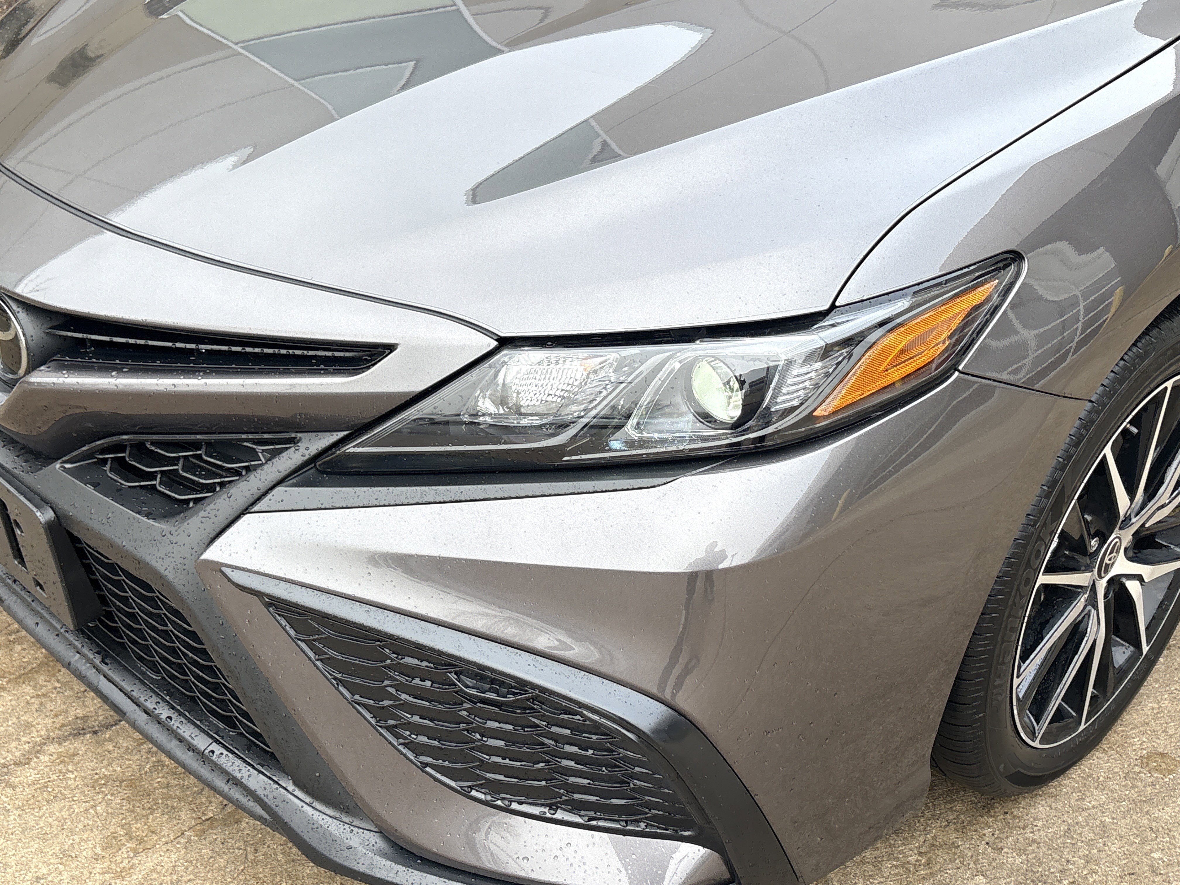 Used 2023 Toyota Camry SE image 6