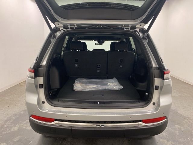 Used 2025 Jeep Grand Cherokee Laredo X w/ Luxury Tech Group I image 26