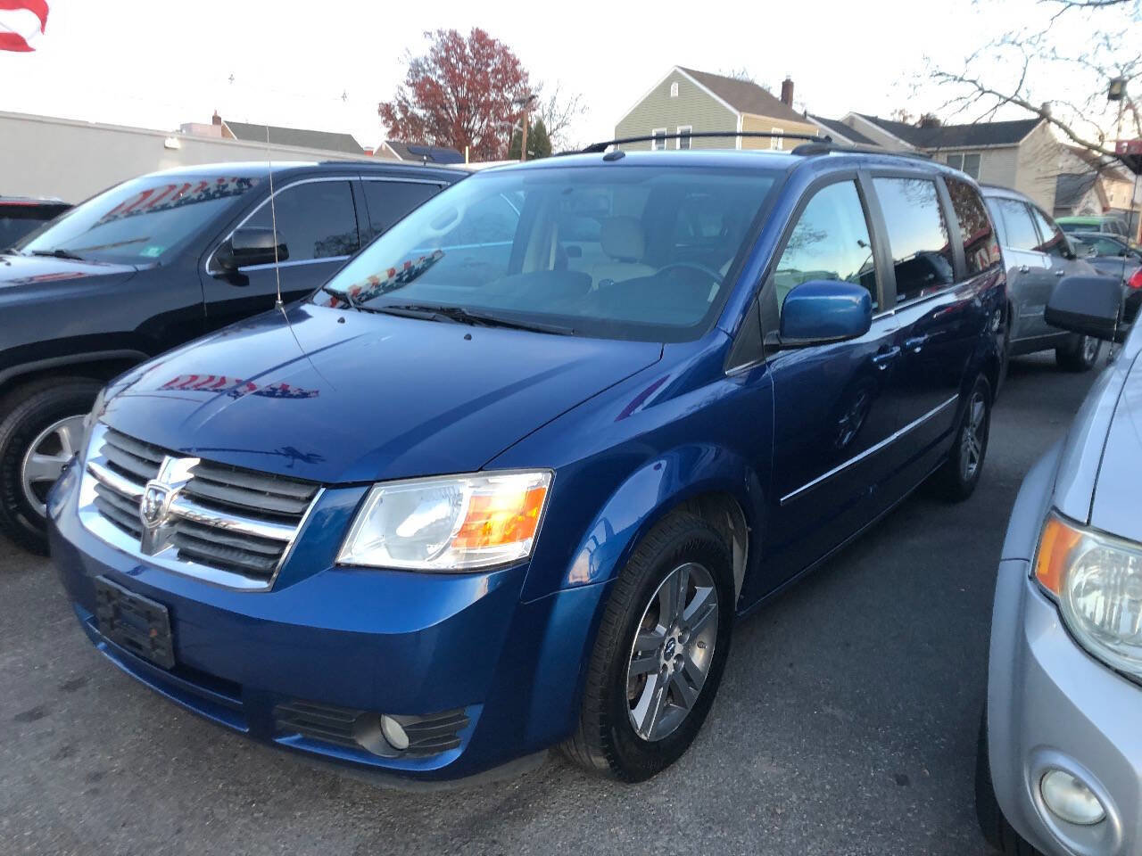 Used 2010 Dodge Grand Caravan SXT image 1