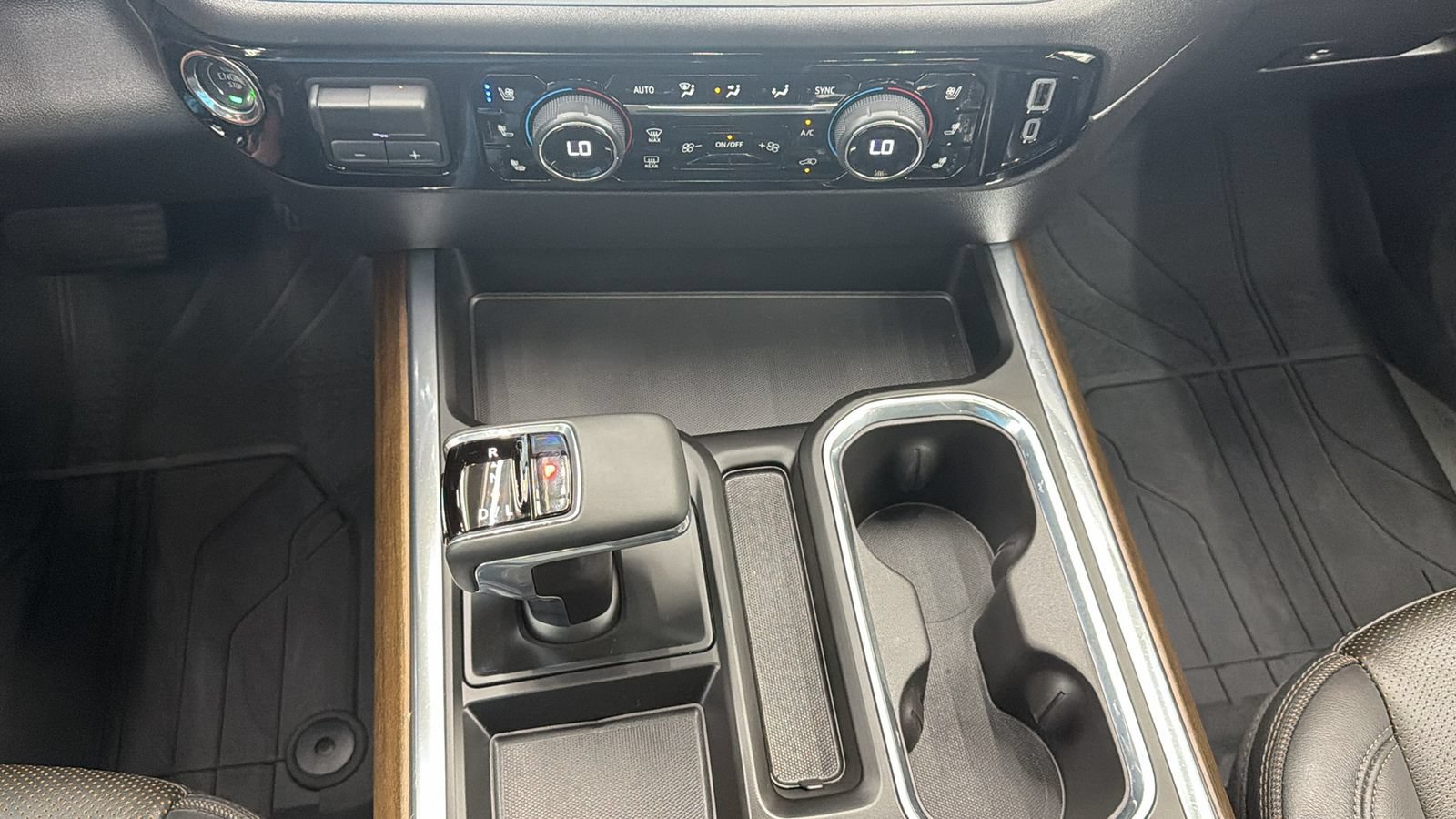 Used 2026 Chevrolet Silverado 1500 High Country w/ Midnight Edition AWD/4WD image 24