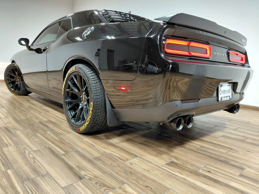 Used 2015 Dodge Challenger R/T Plus image 29