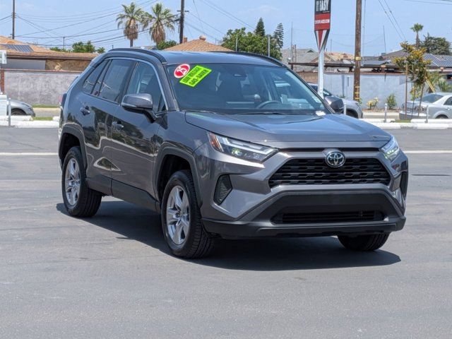 Used 2025 Toyota RAV4 XLE AWD/4WD image 3