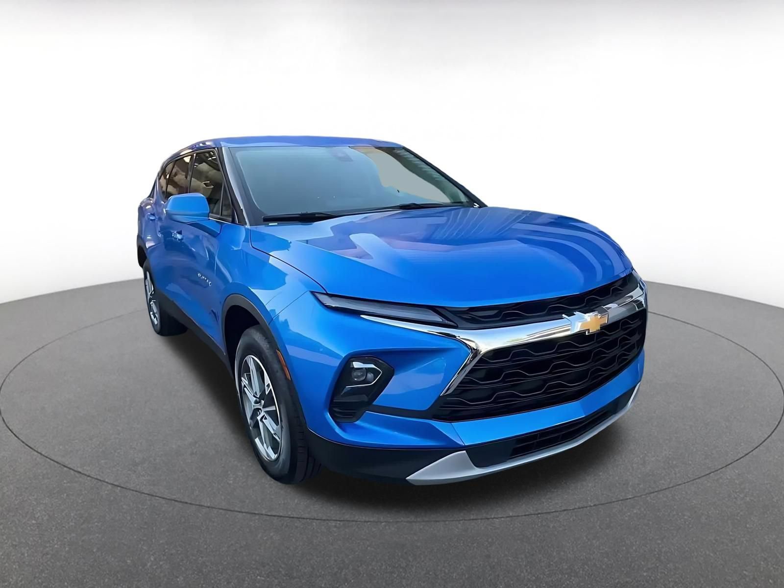 Used 2026 Chevrolet Blazer LT FWD image 3
