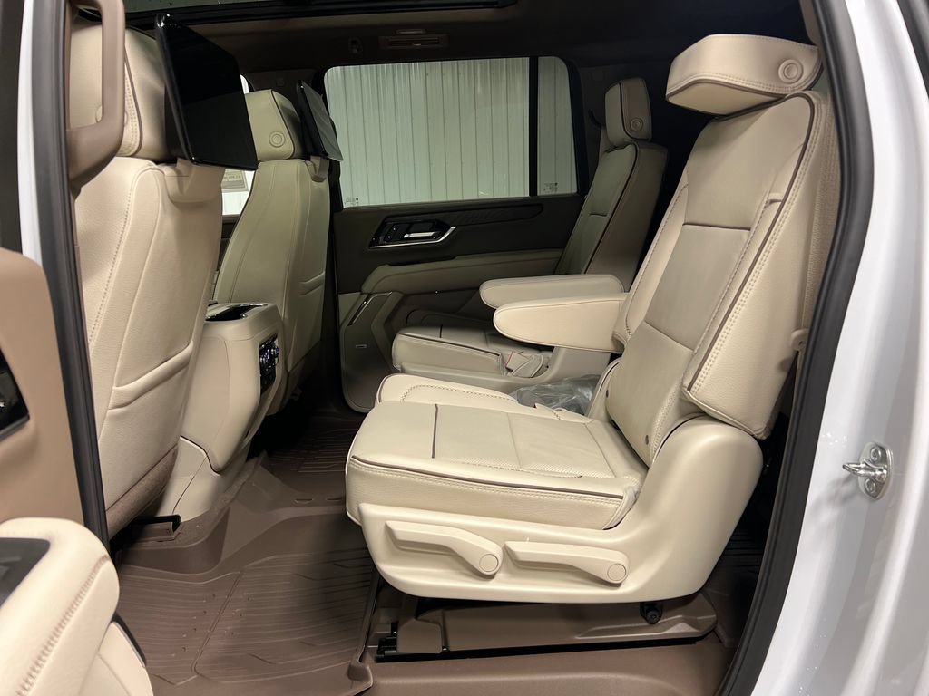 New 2026 GMC Yukon XL Denali w/ Denali Reserve Package AWD/4WD image 13
