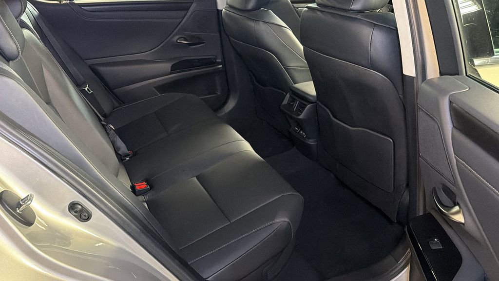 Used 2025 Lexus ES 300h w/ Premium Package image 13