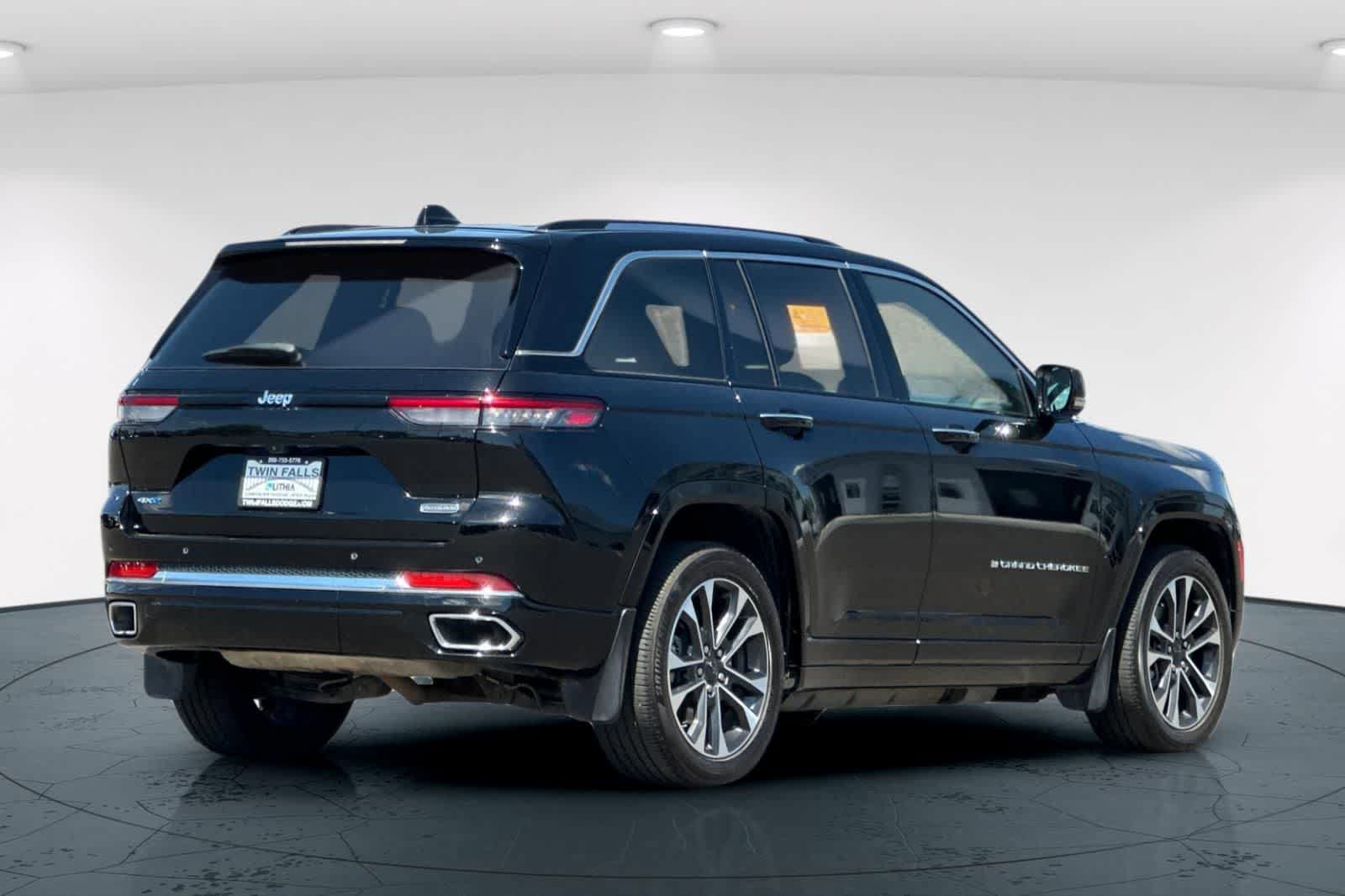Certified 2022 Jeep Grand Cherokee Overland w/ MOPAR Finishing Package AWD/4WD image 2