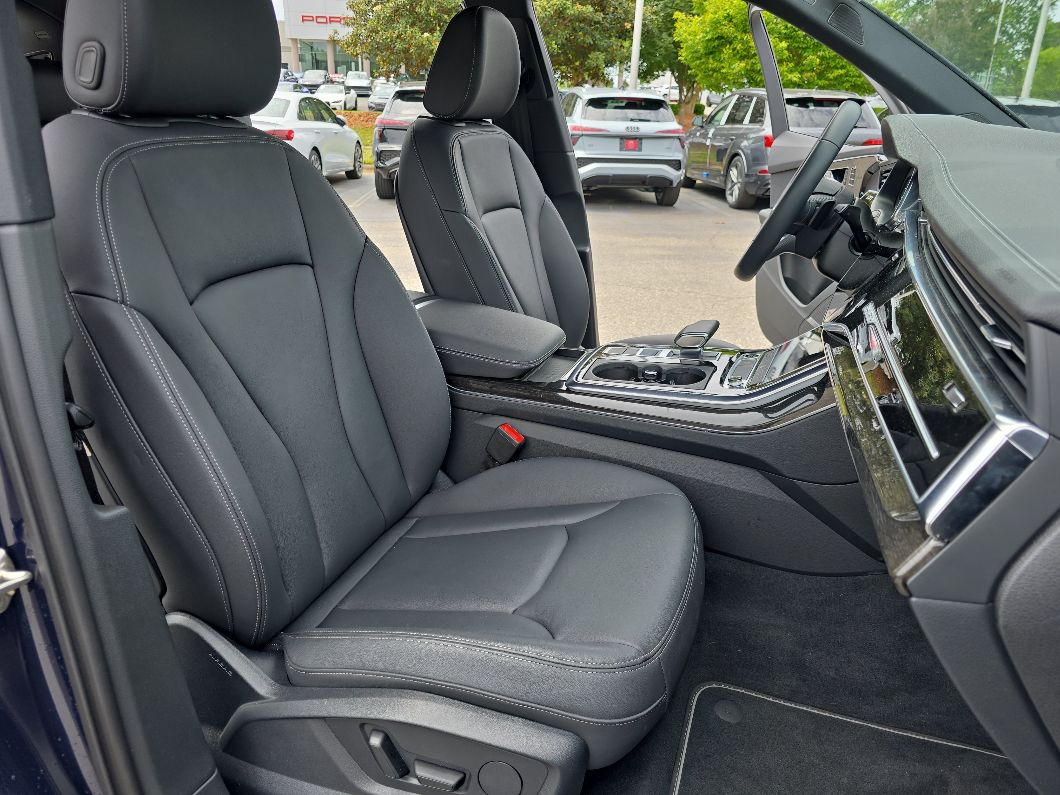 Certified 2025 Audi Q7 2.0T Premium w/ Convenience Plus Package AWD/4WD image 10