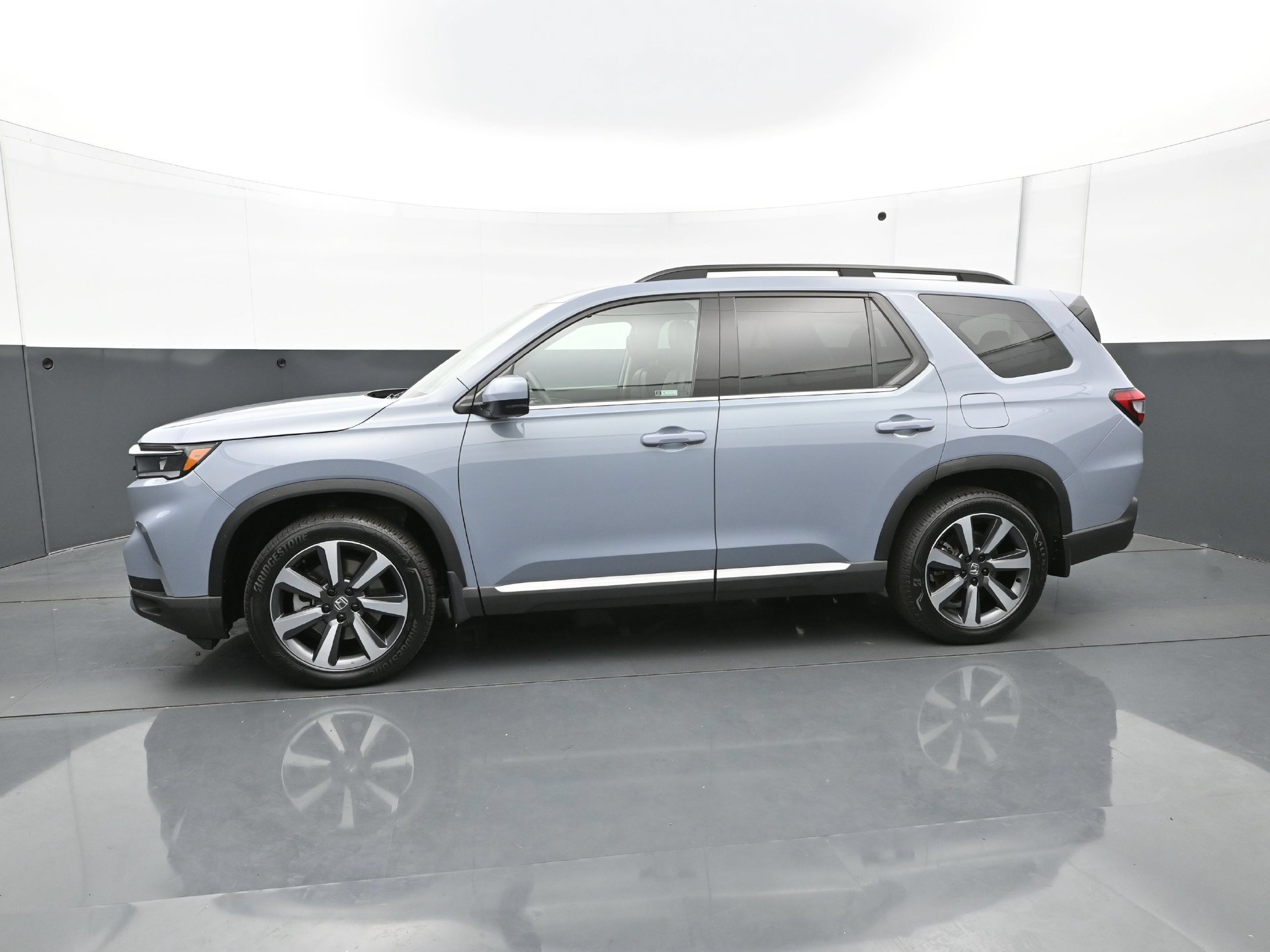 Used 2024 Honda Pilot Touring image 3