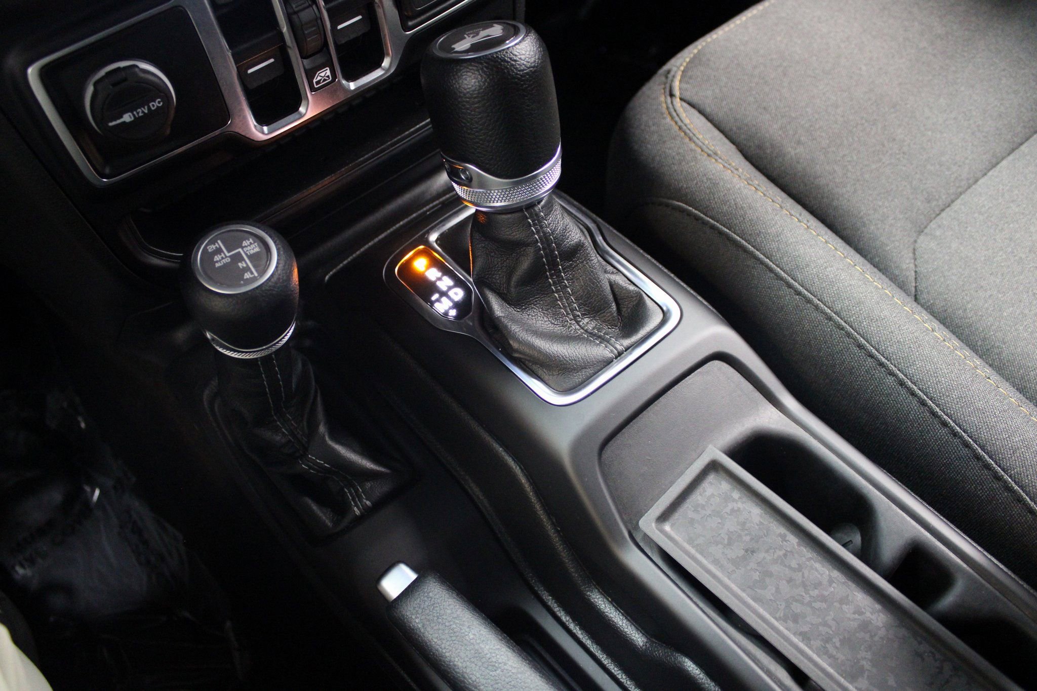 Used 2024 Jeep Wrangler Unlimited Sahara image 38