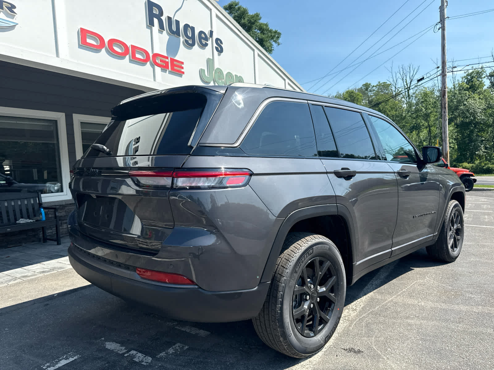 New 2026 Jeep Grand Cherokee Altitude AWD/4WD image 4
