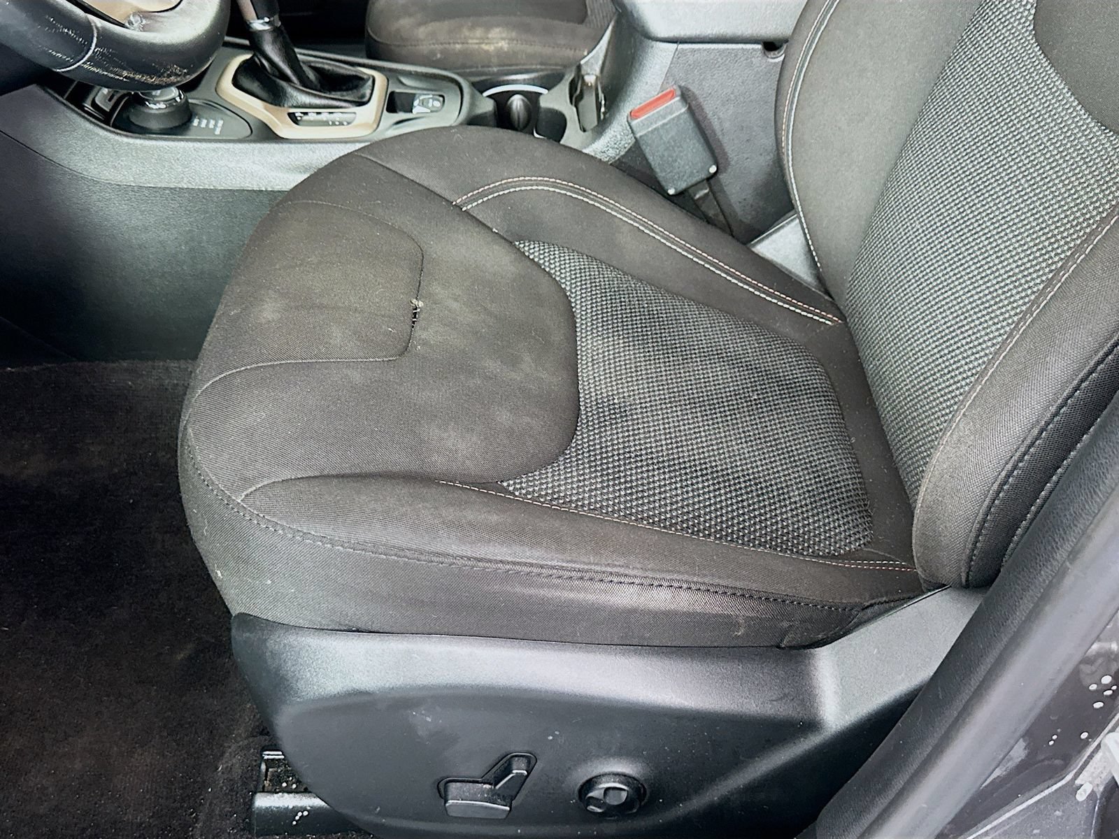 Used 2017 Jeep Cherokee 75th Anniversary AWD/4WD image 20