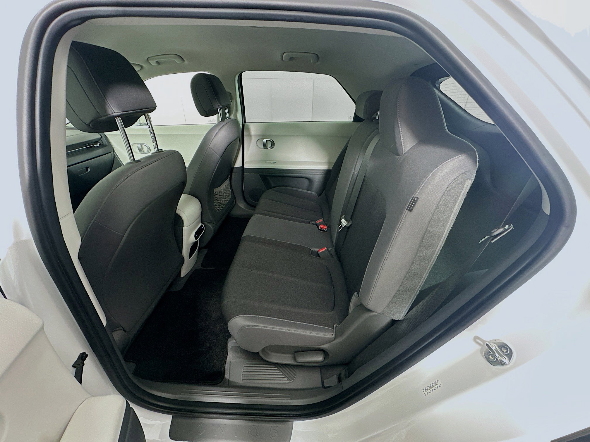 Used 2024 Hyundai Ioniq 5 SEL image 27