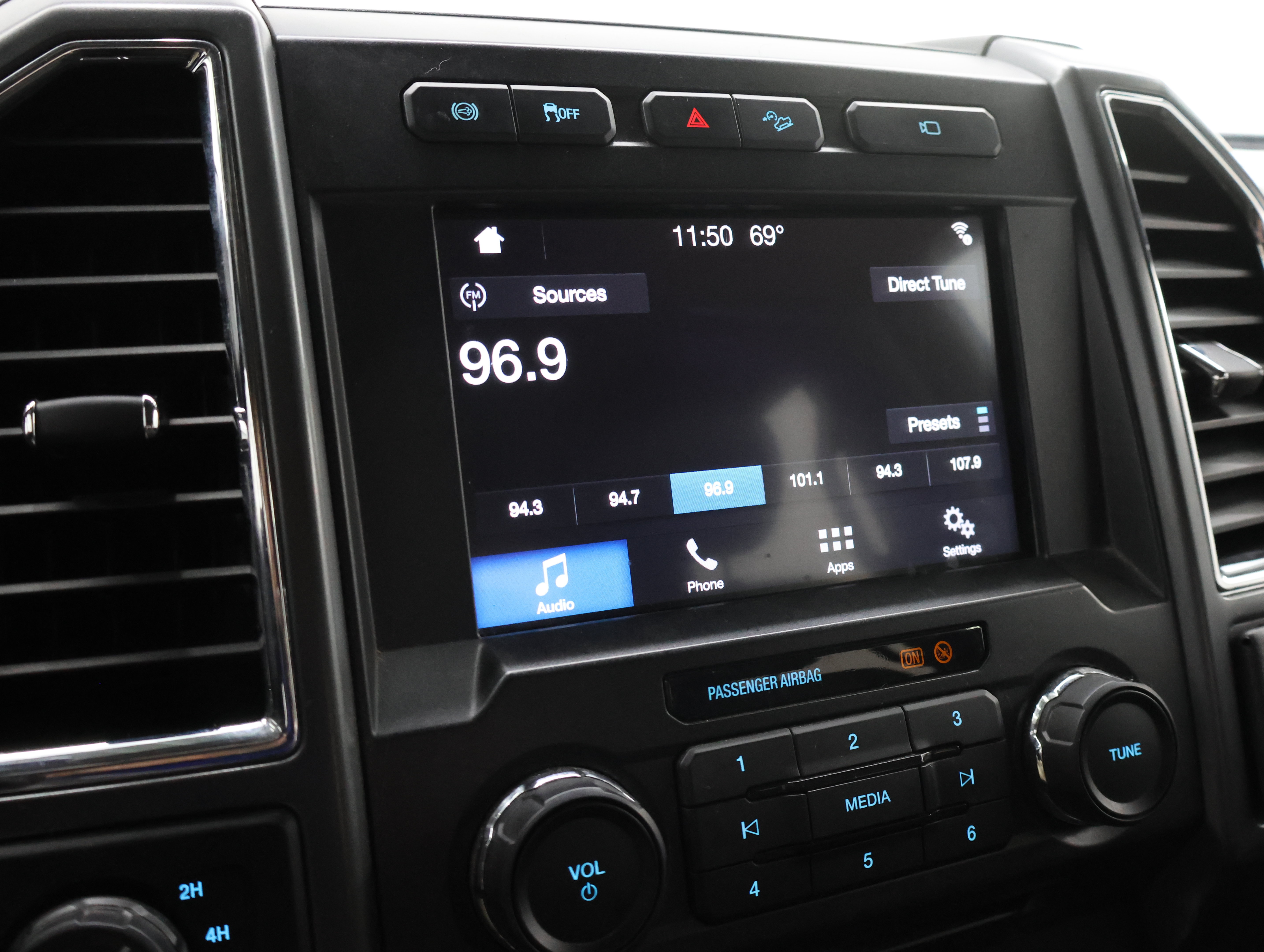 Used 2017 Ford F250 XLT w/ XLT Premium Package AWD/4WD image 11