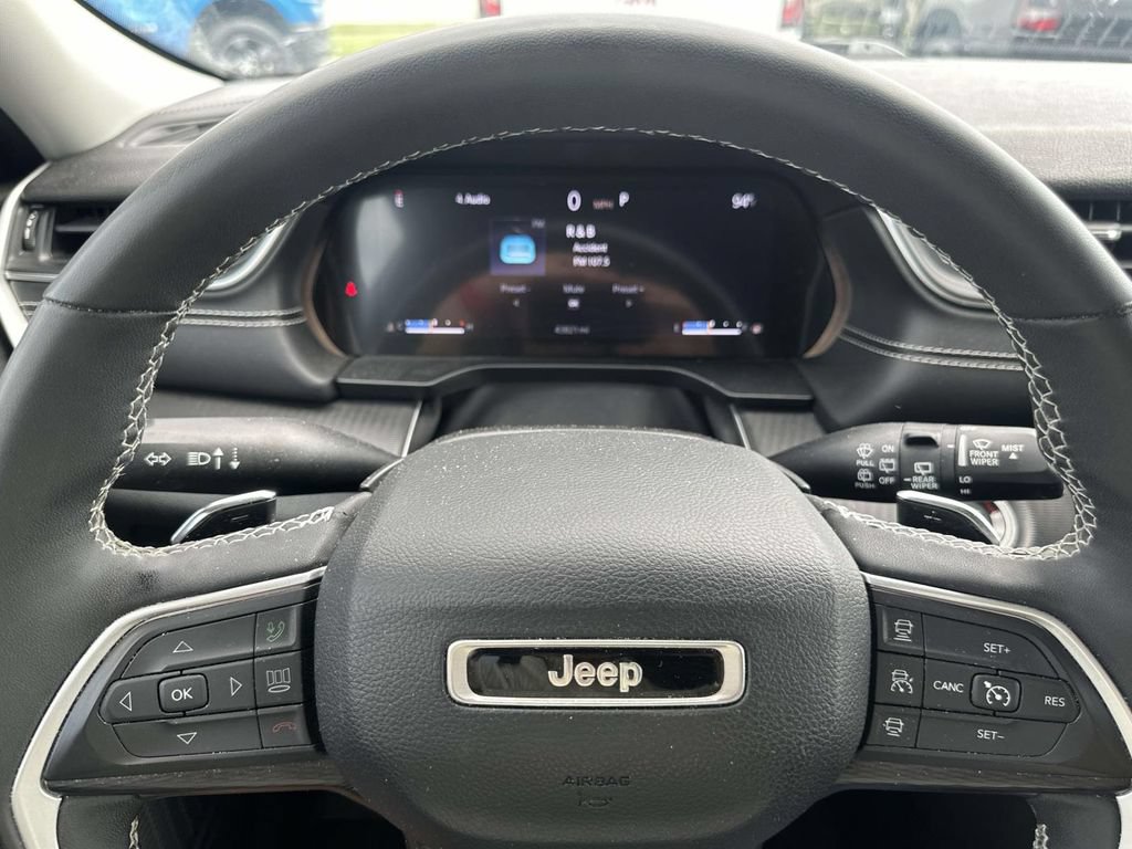 Used 2023 Jeep Grand Cherokee L Laredo w/ Luxury Tech Group I AWD/4WD image 20
