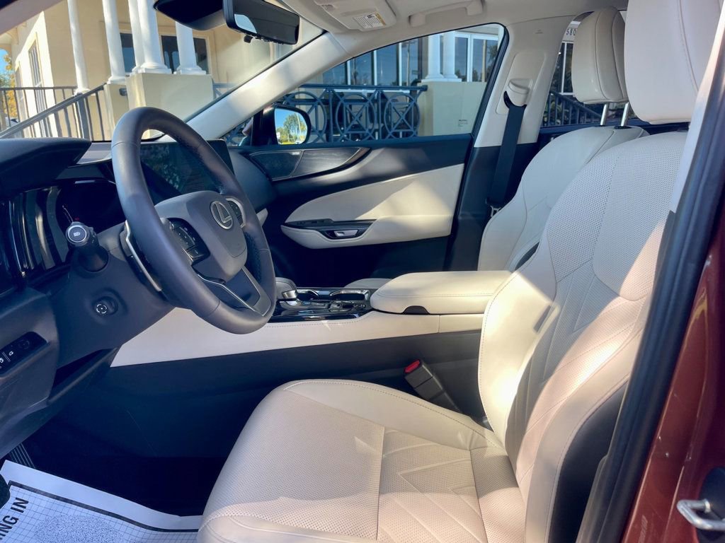Used 2025 Lexus NX 350 AWD w/ Luxury Package image 11
