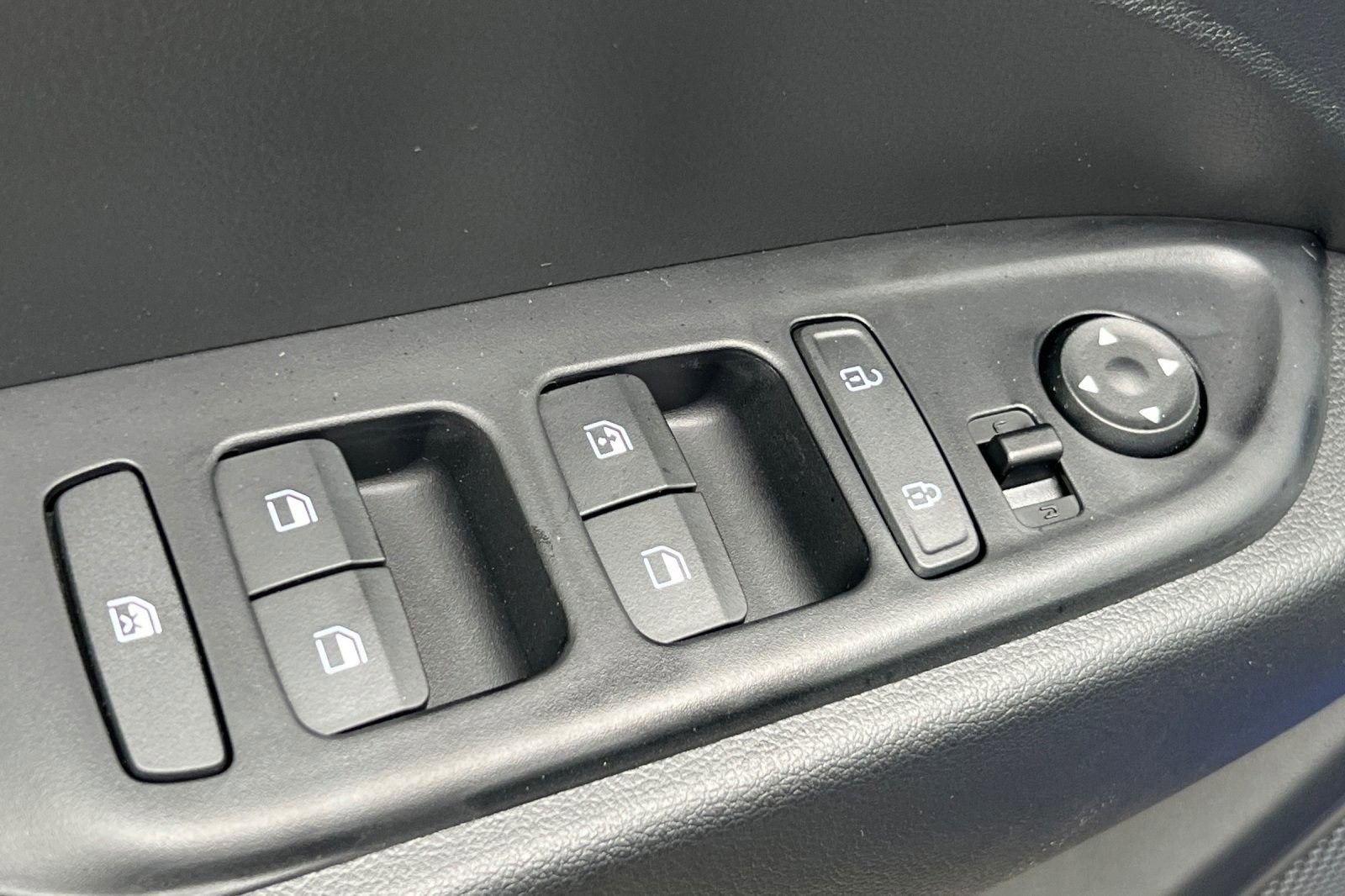 New 2025 Hyundai Venue SEL image 12