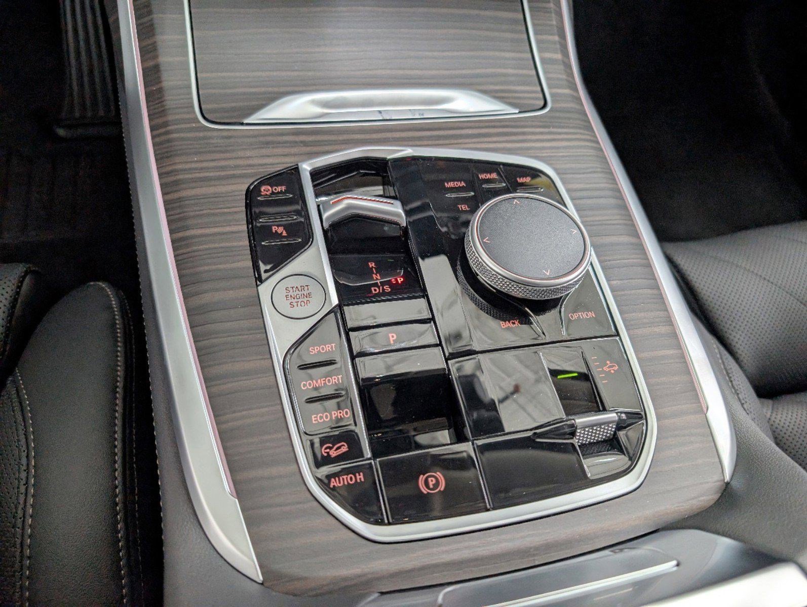 Used 2025 BMW X7 xDrive40i w/ Premium Package image 16