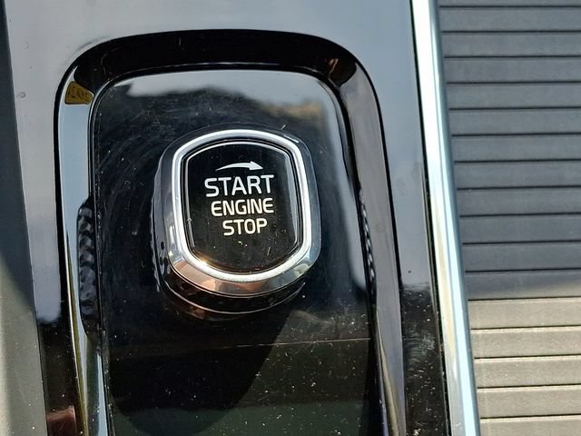 Certified 2024 Volvo XC60 T8 Core w/ Climate Package AWD/4WD image 26