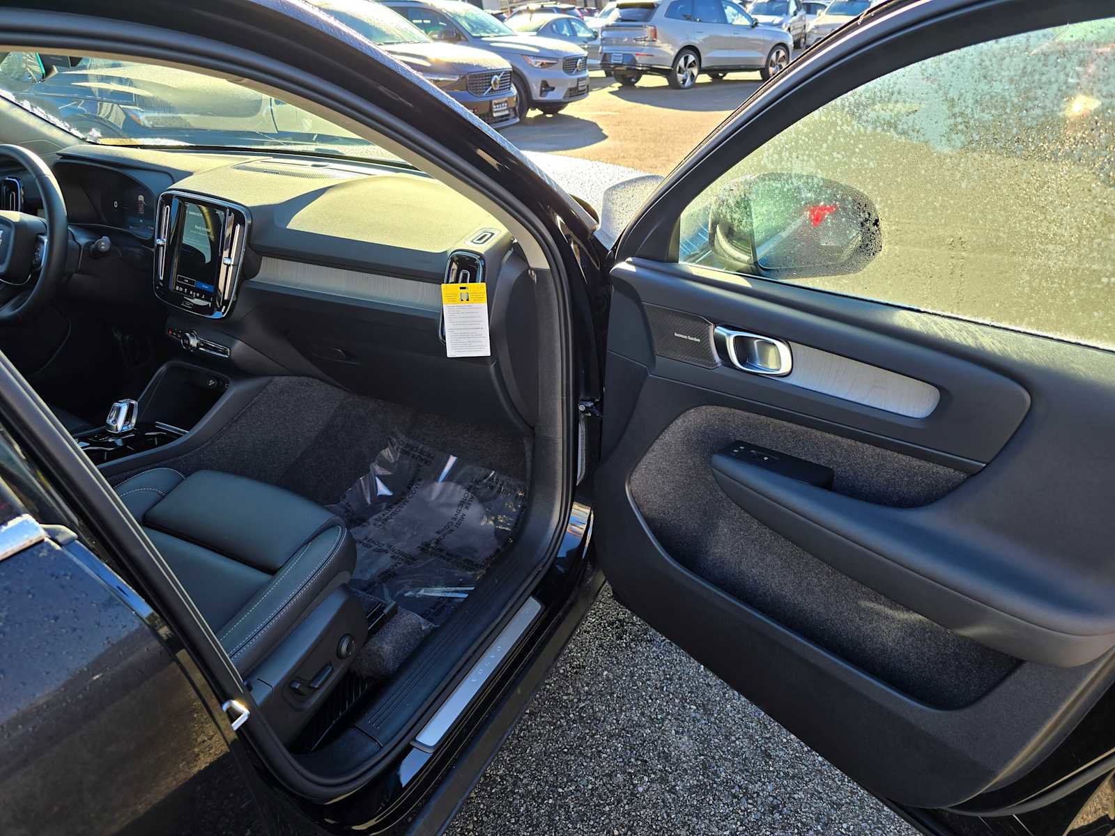 Used 2025 Volvo XC40 B5 Plus w/ Climate Package image 10