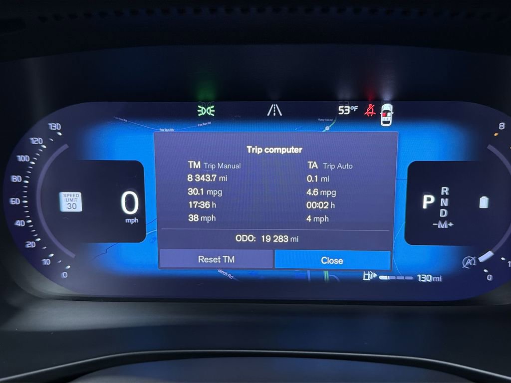 Used 2025 Volvo XC40 B5 Plus image 24