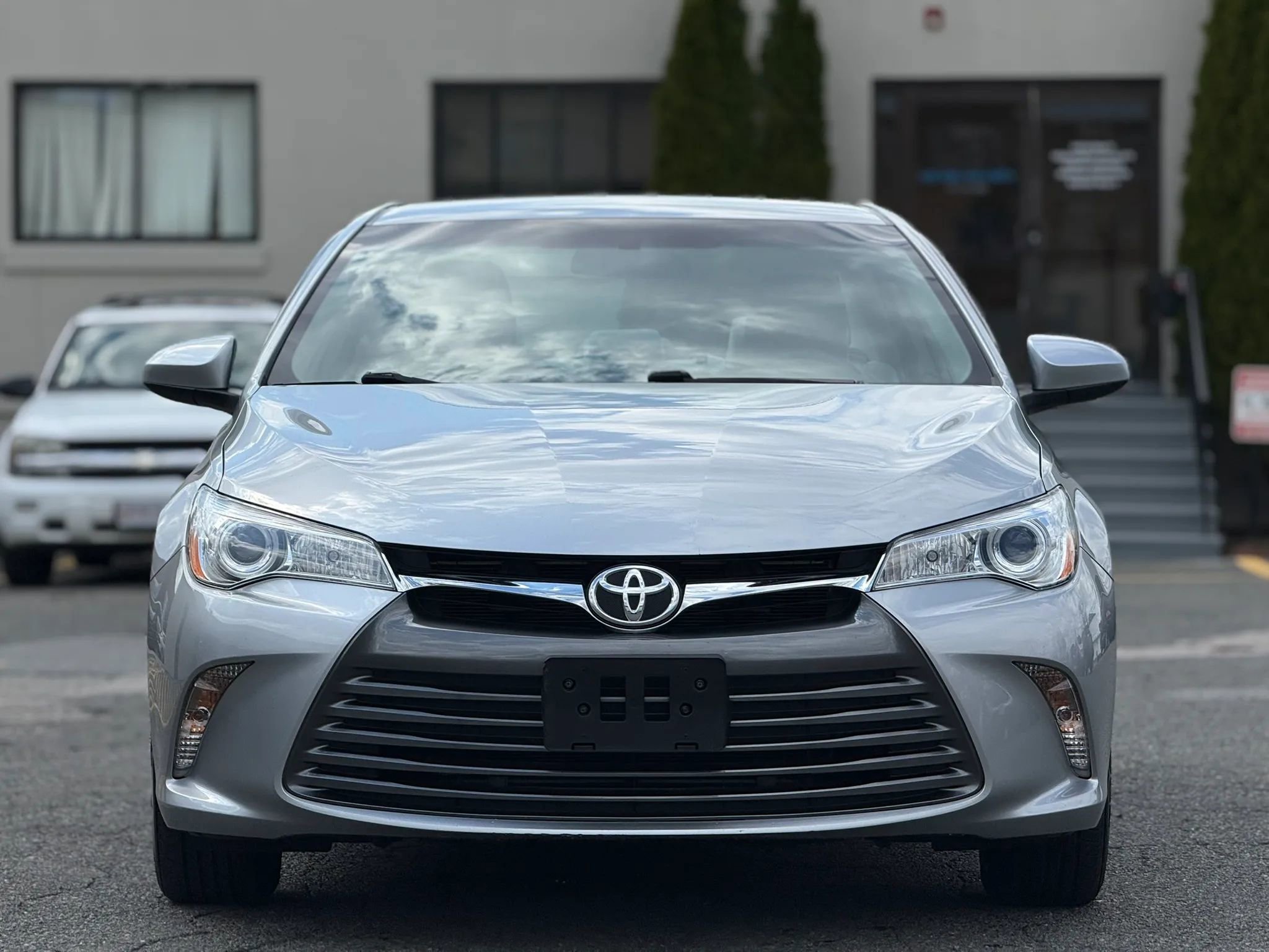Used 2016 Toyota Camry LE FWD image 3