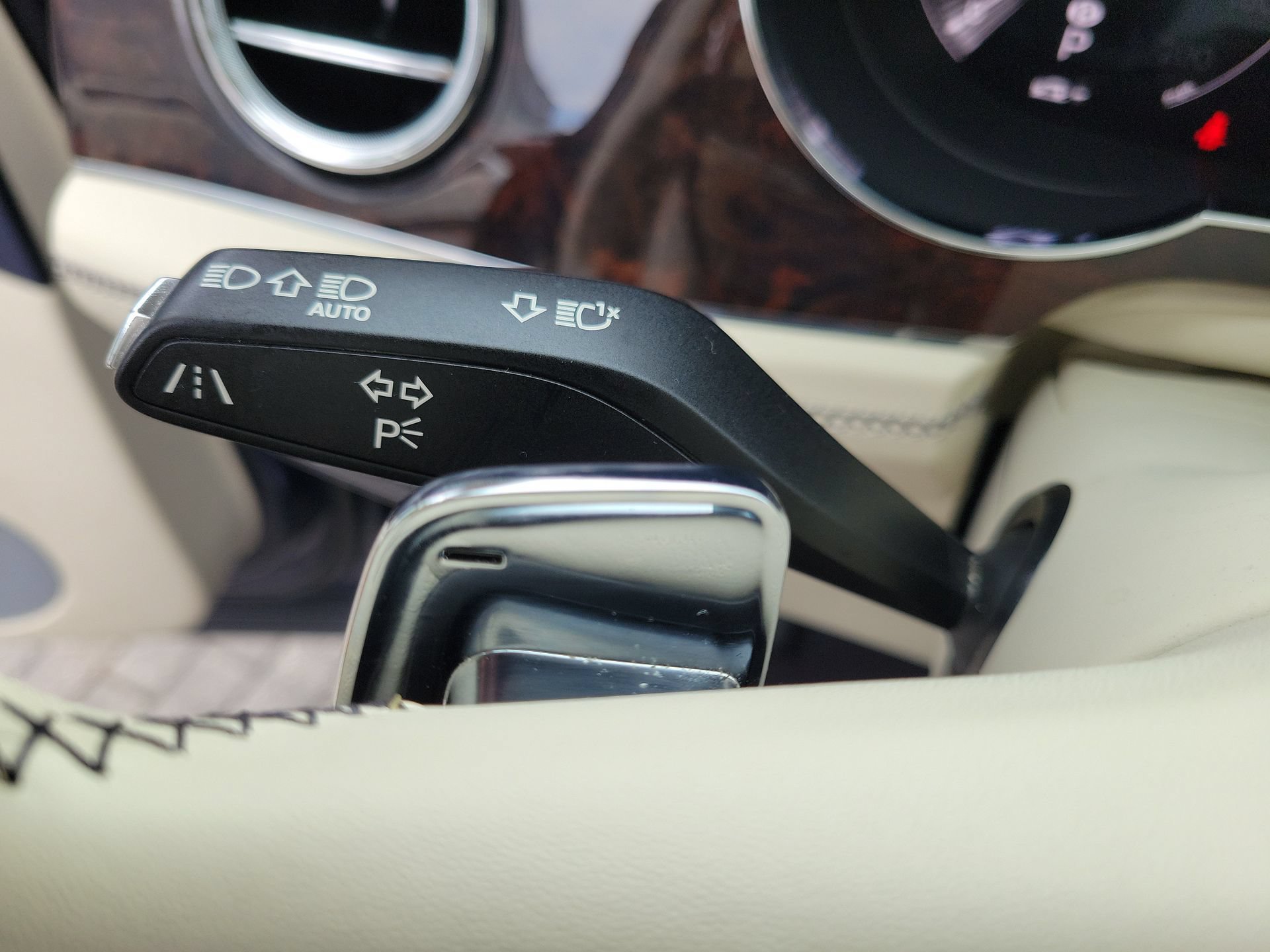 Certified 2022 Bentley Bentayga AWD/4WD image 39