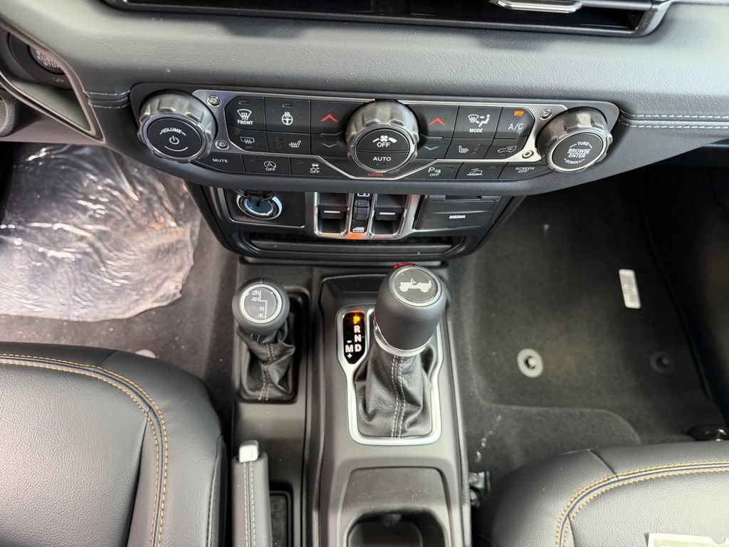 New 2026 Jeep Wrangler Unlimited Sahara AWD/4WD image 16