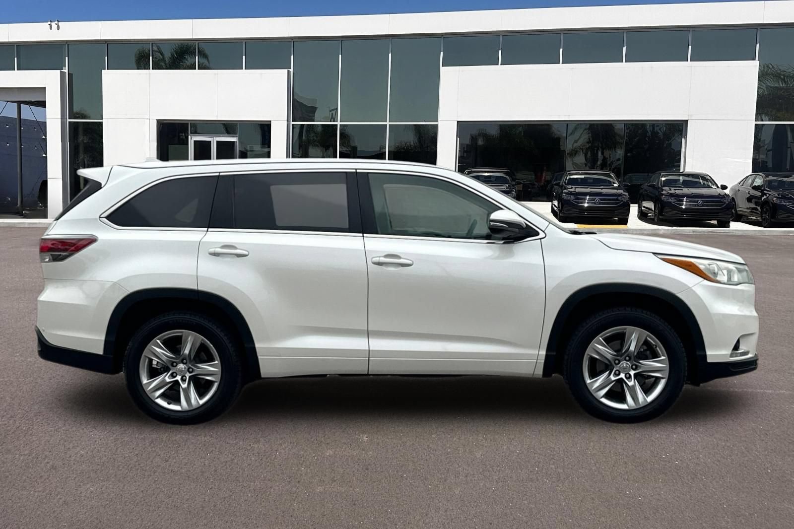 Used 2015 Toyota Highlander Limited FWD image 2
