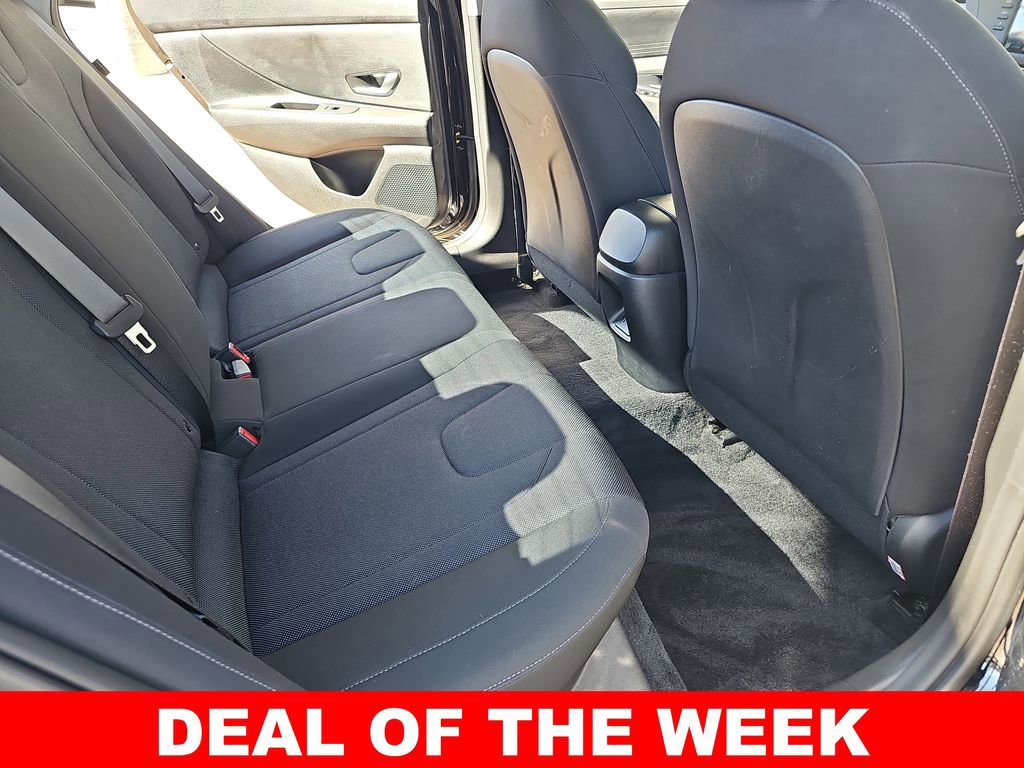 Used 2025 Hyundai Elantra SE image 11