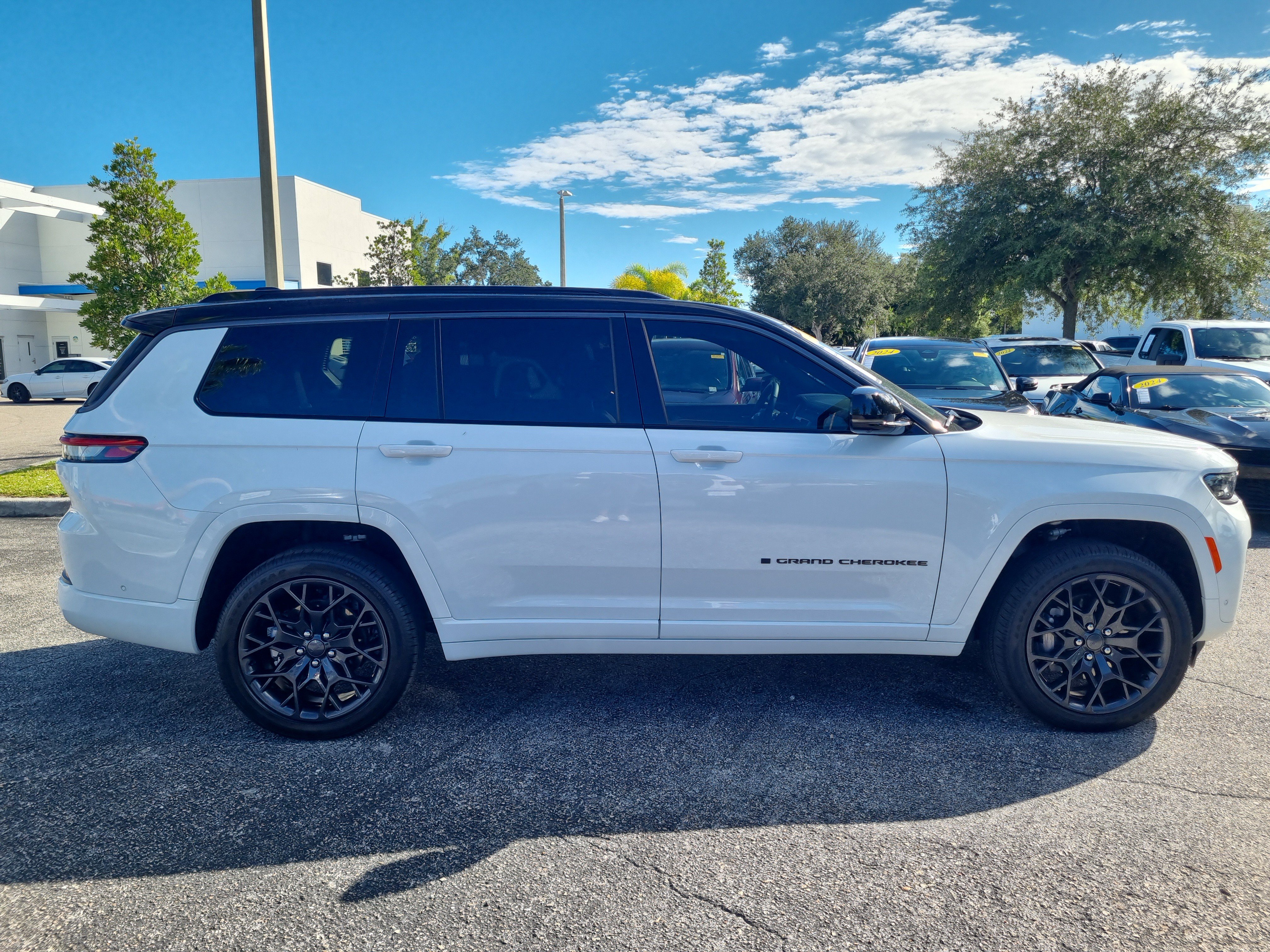 Used 2026 Jeep Grand Cherokee L Summit AWD/4WD image 8