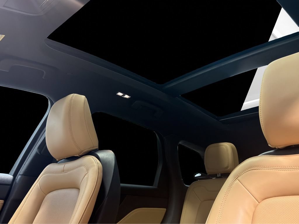 Used 2021 Lincoln Corsair Reserve AWD/4WD image 16