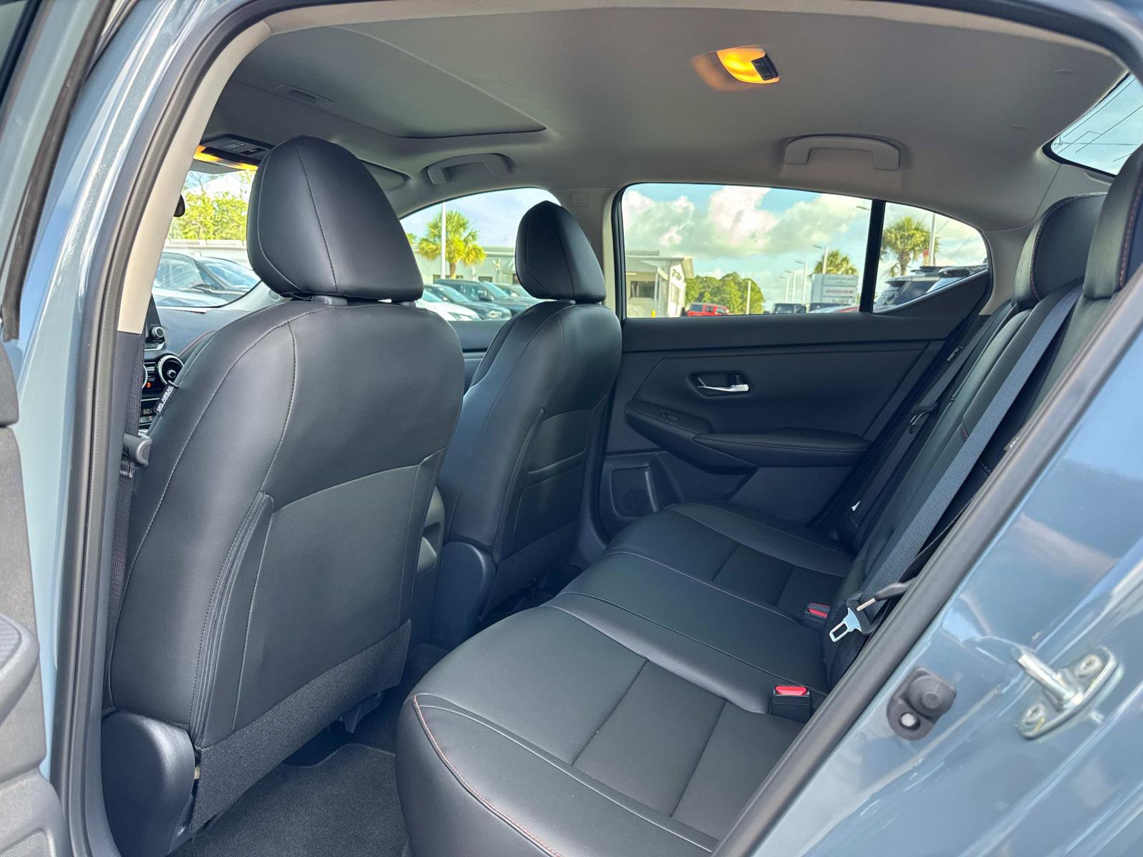 Used 2025 Nissan Sentra SR w/ SR Premium Package FWD image 15