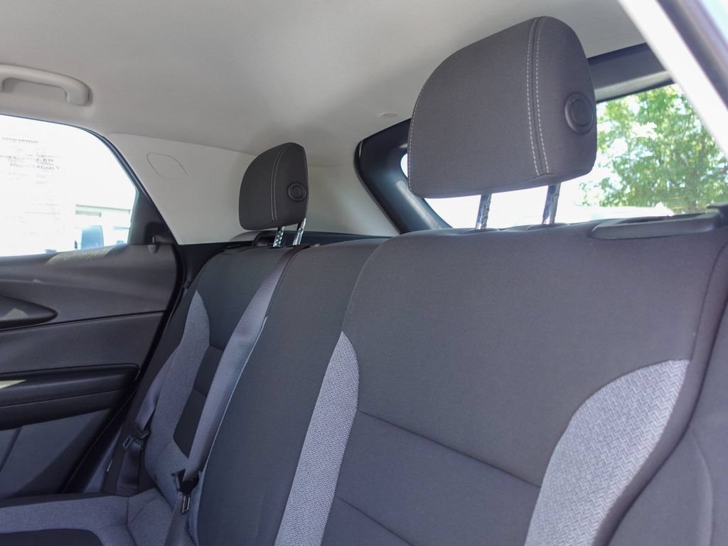 Used 2025 Chevrolet TrailBlazer LS w/ LS Convenience Package FWD image 11